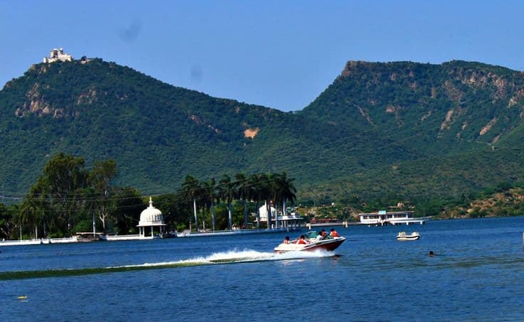 Fateh Sagar Lake Promenade