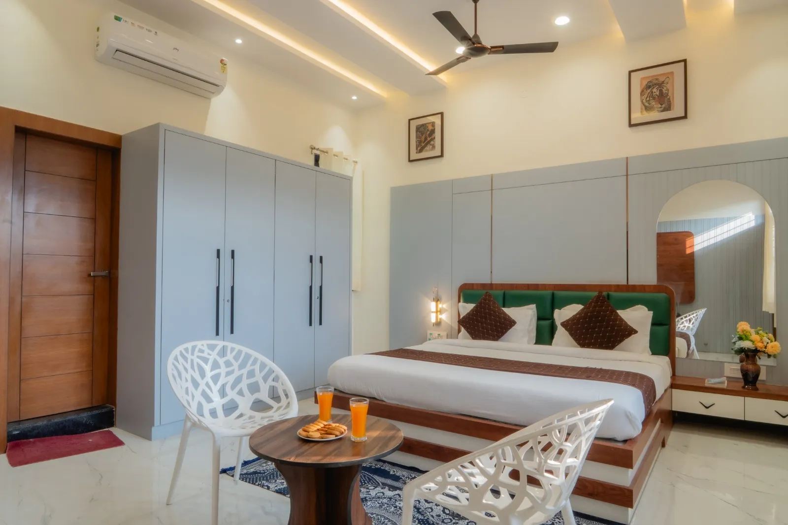 Villa vs Resort in Udaipur – Which Is Better for Your Group?